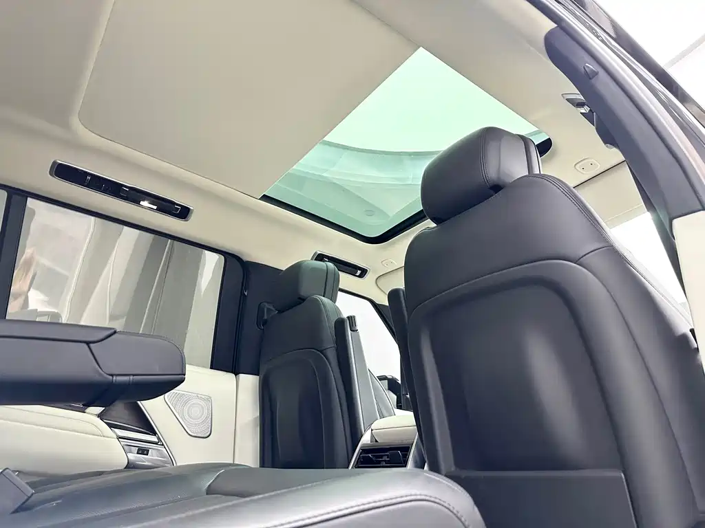Land Rover Range Rover 2023 — фото 12