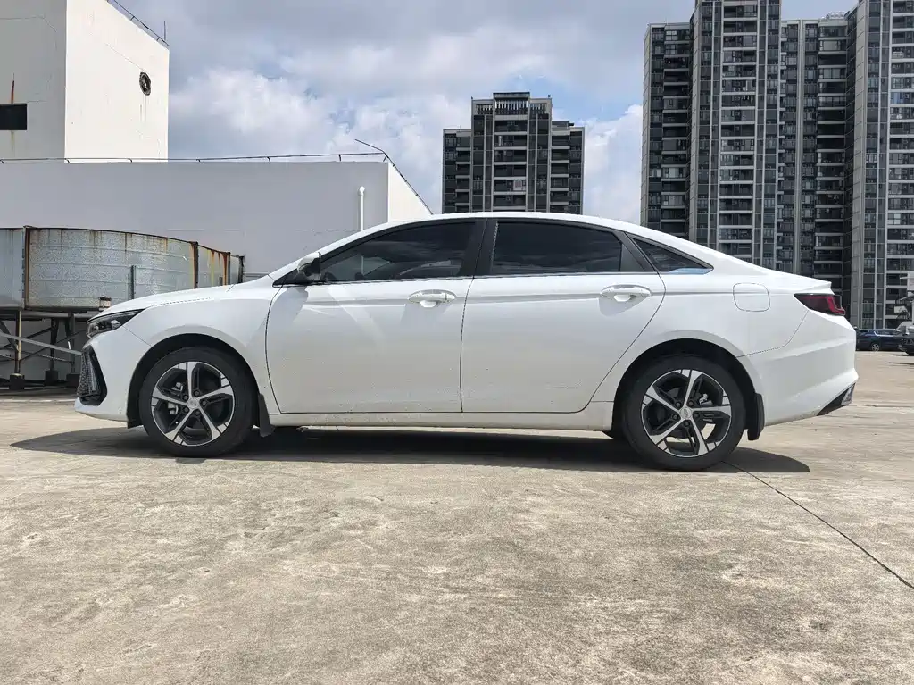 Geely Emgrand L 2022 — фото 12