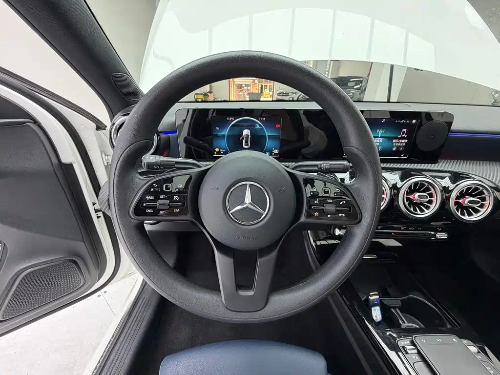 Mercedes-Benz A-Class 2022 — фото 10