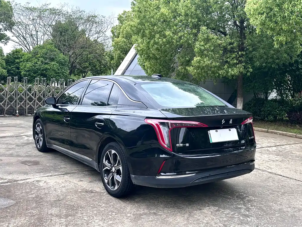 Hongqi E-QM5 2022 — фото 17
