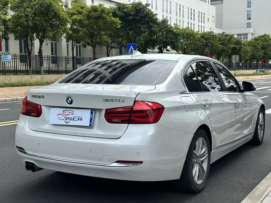 BMW 3 Series 2017 — фото 17