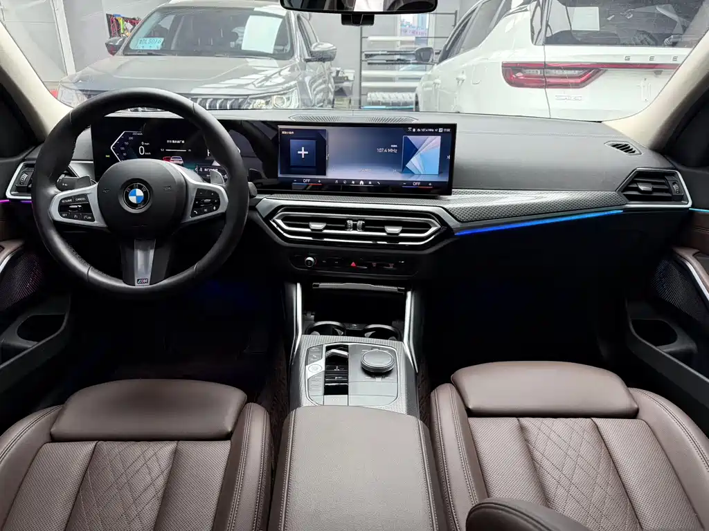 BMW 3 Series 2024 — фото 10