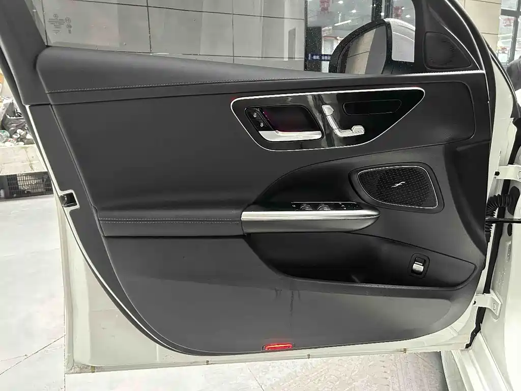 Mercedes-Benz C-Class 2023 — фото 17