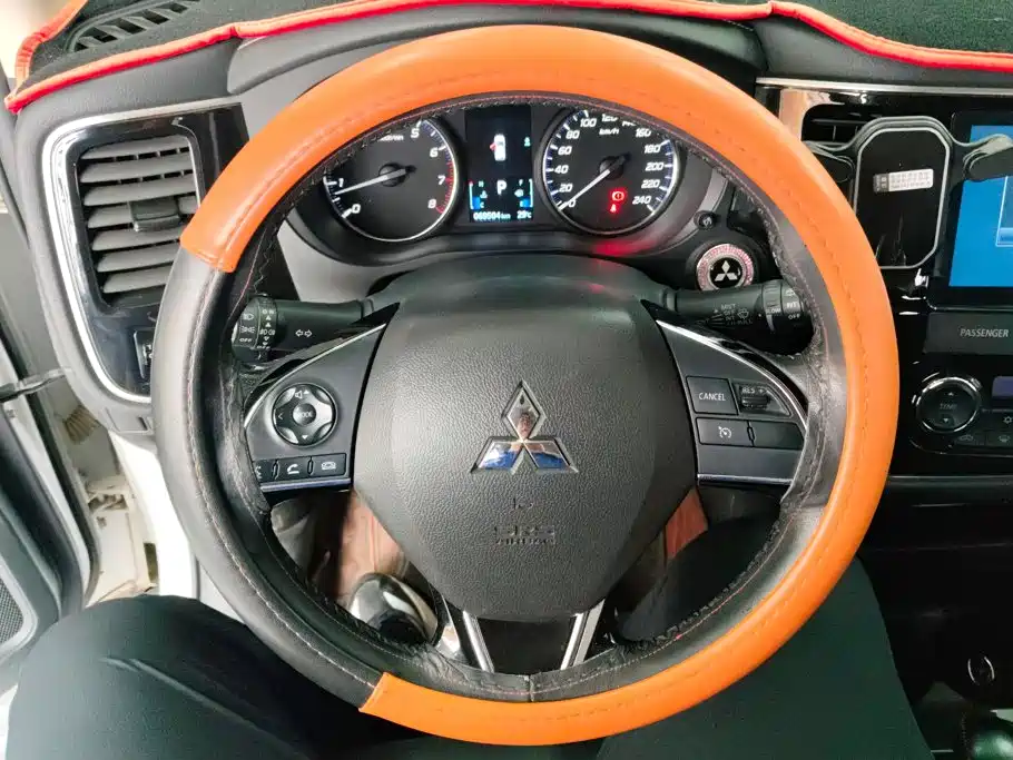 Mitsubishi Outlander 2020 — фото 15