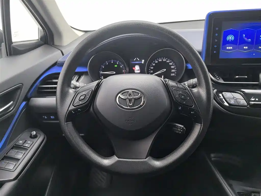 Toyota C-HR 2022 — фото 11