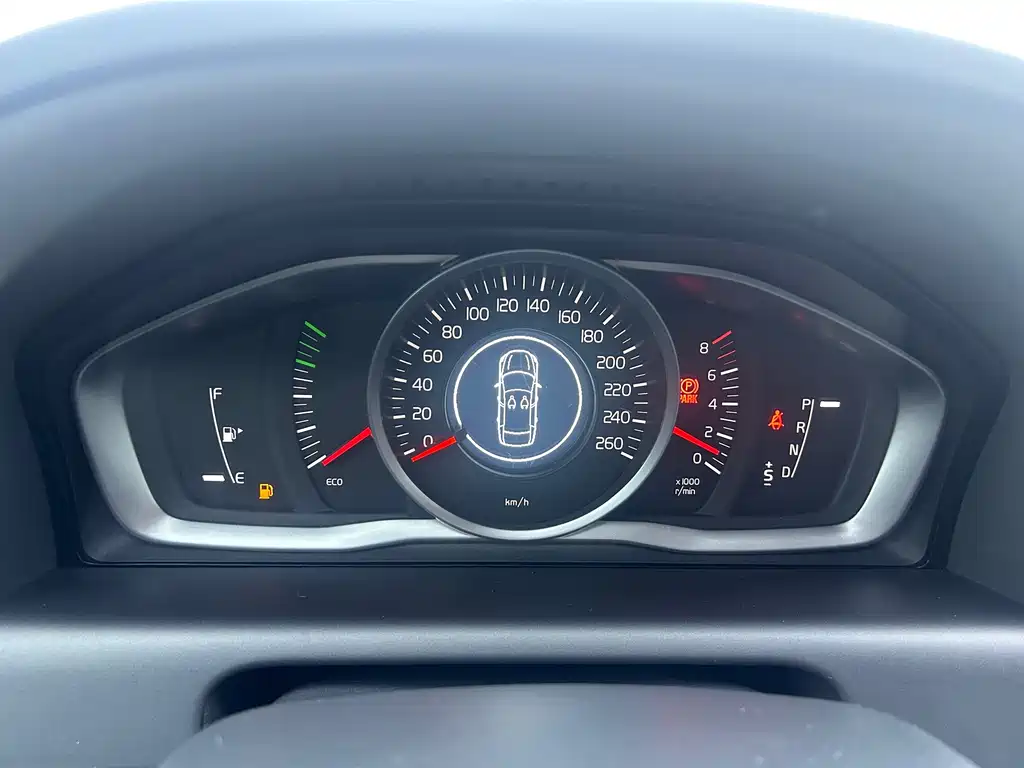 Volvo XC60 2017 — фото 9