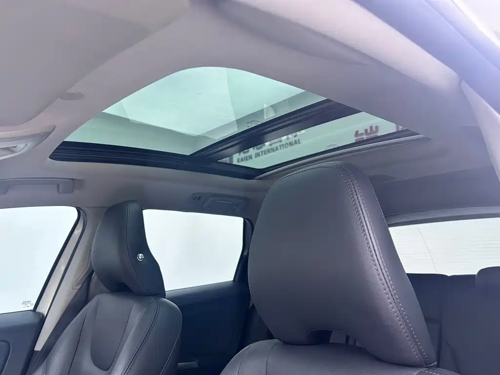 Volvo XC60 2017 — фото 20