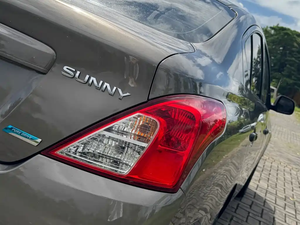 Nissan Sunny 2015 — фото 21