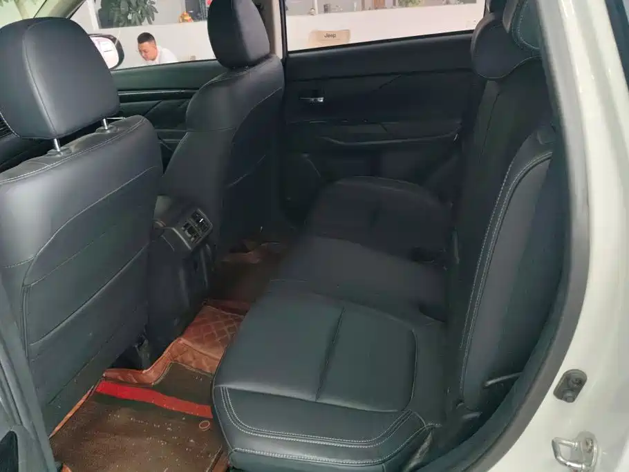 Mitsubishi Outlander 2020 — фото 11