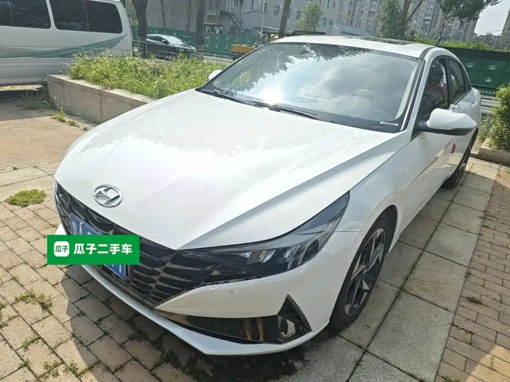 Hyundai Elantra 2021 — фото 1