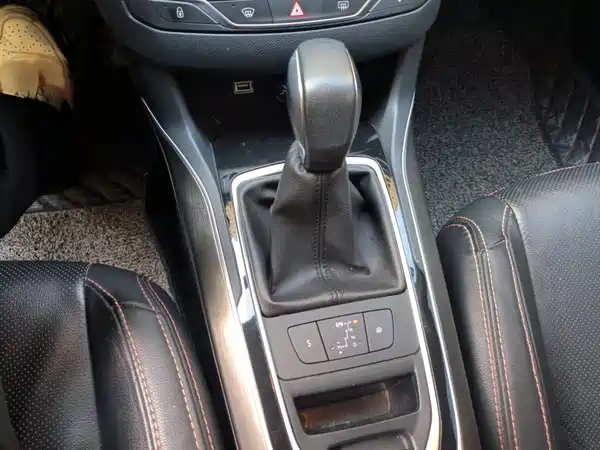 Peugeot 408 2015