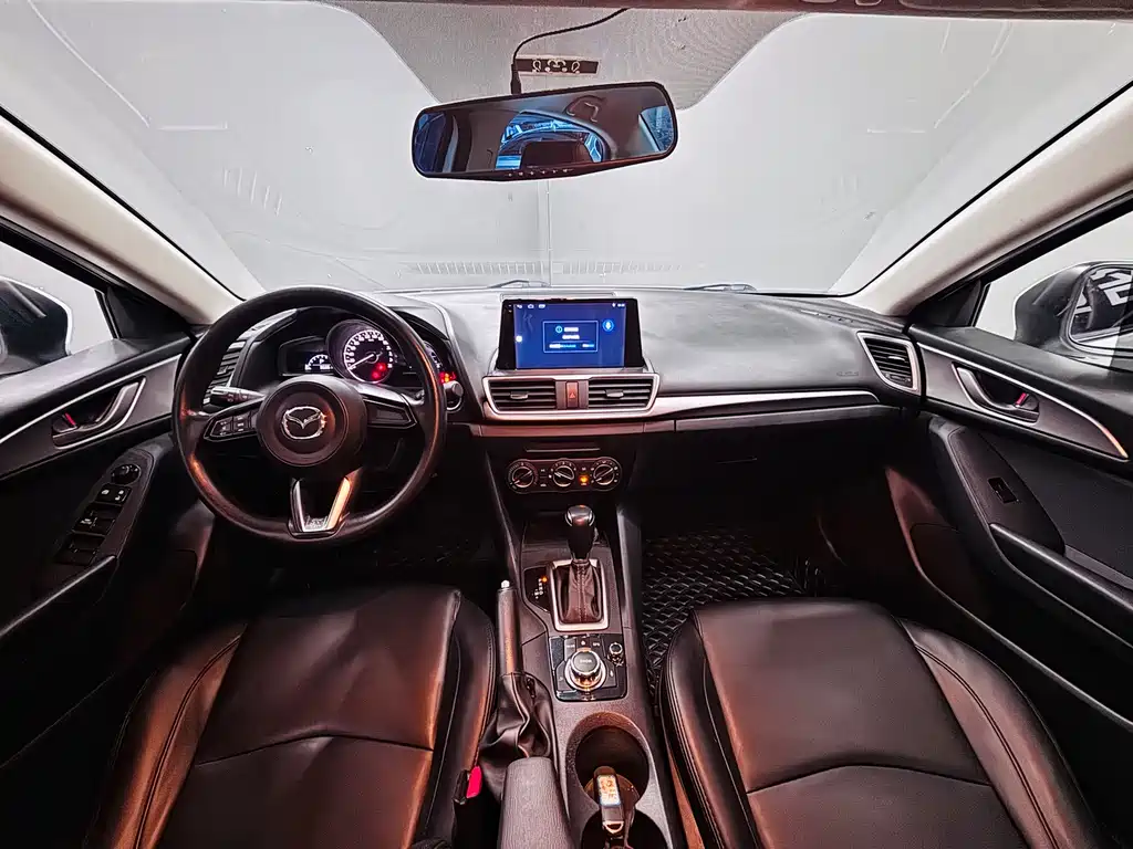 Mazda 3 Axela 2019 — фото 11