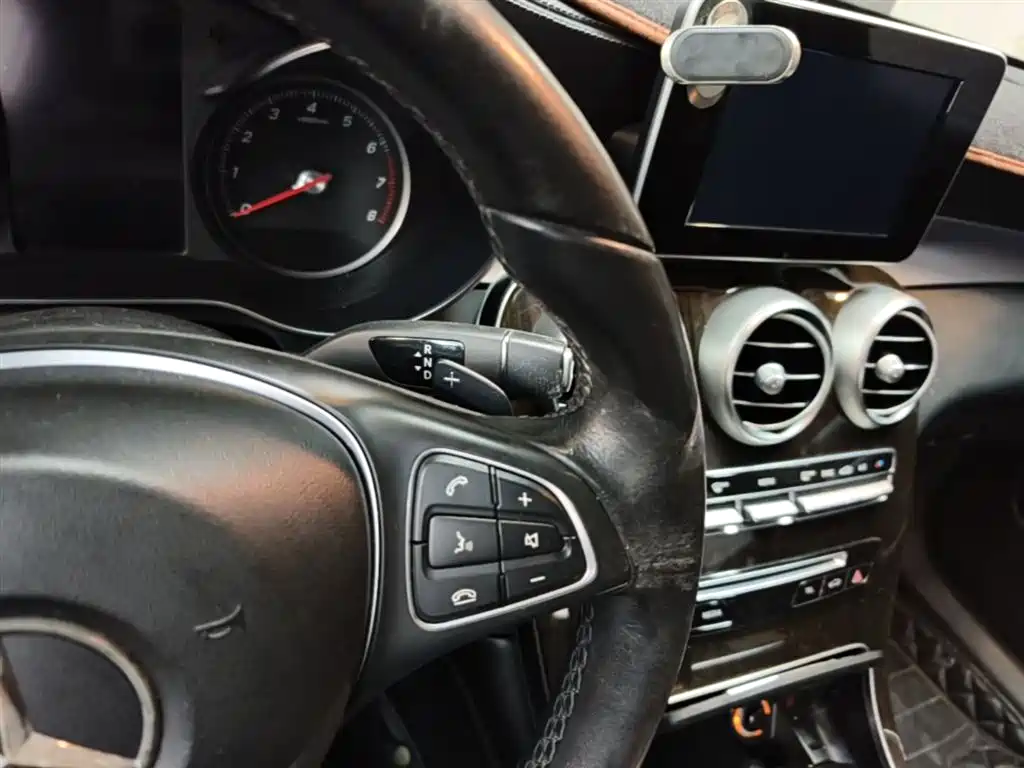 Mercedes-Benz GLC 2018 — фото 14