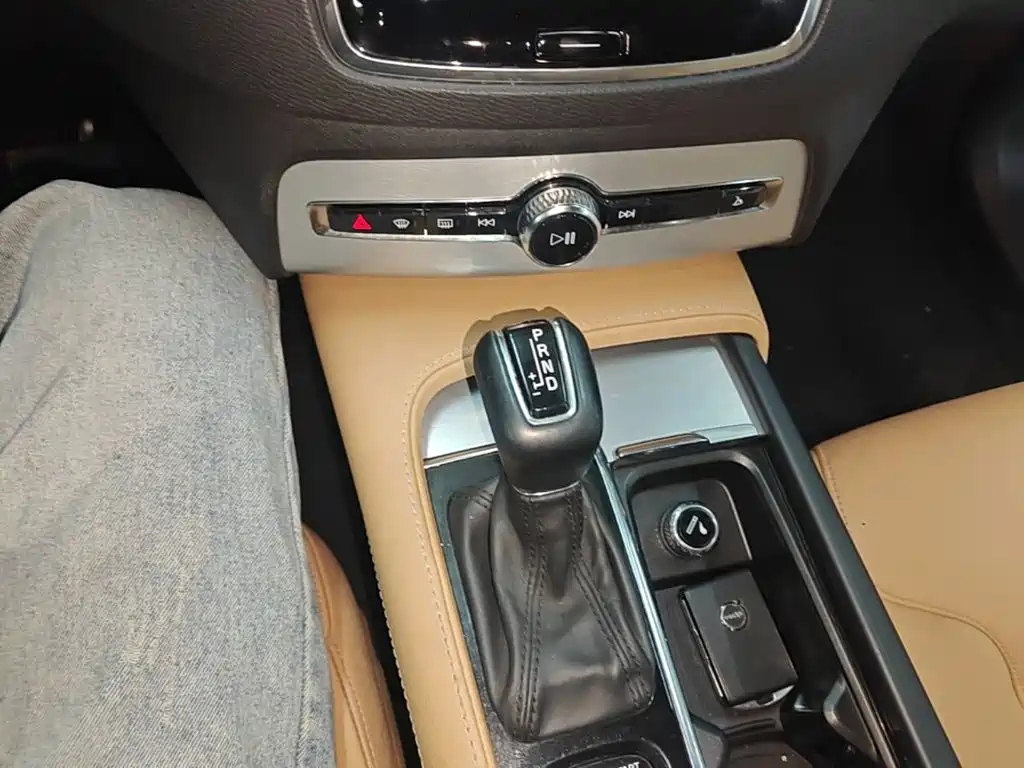 Volvo XC90 2017 — фото 14