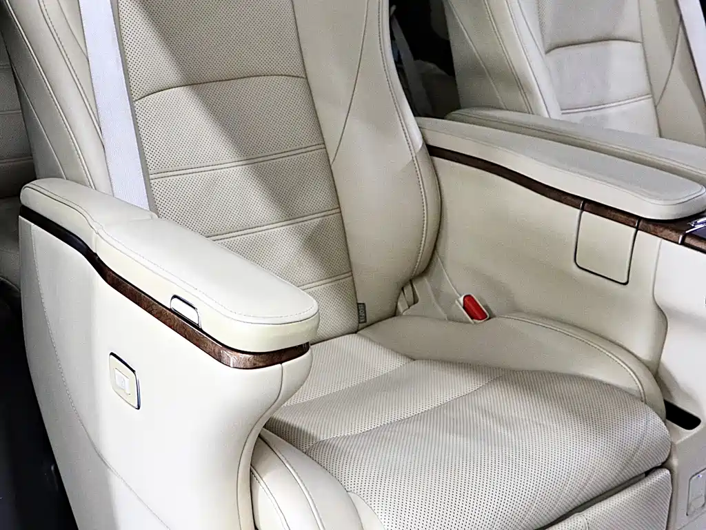 Toyota Alphard 2016 — фото 18