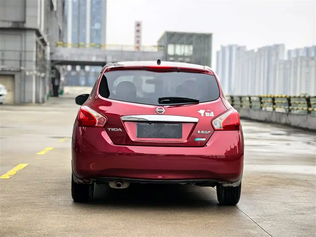 Nissan Tiida 2012