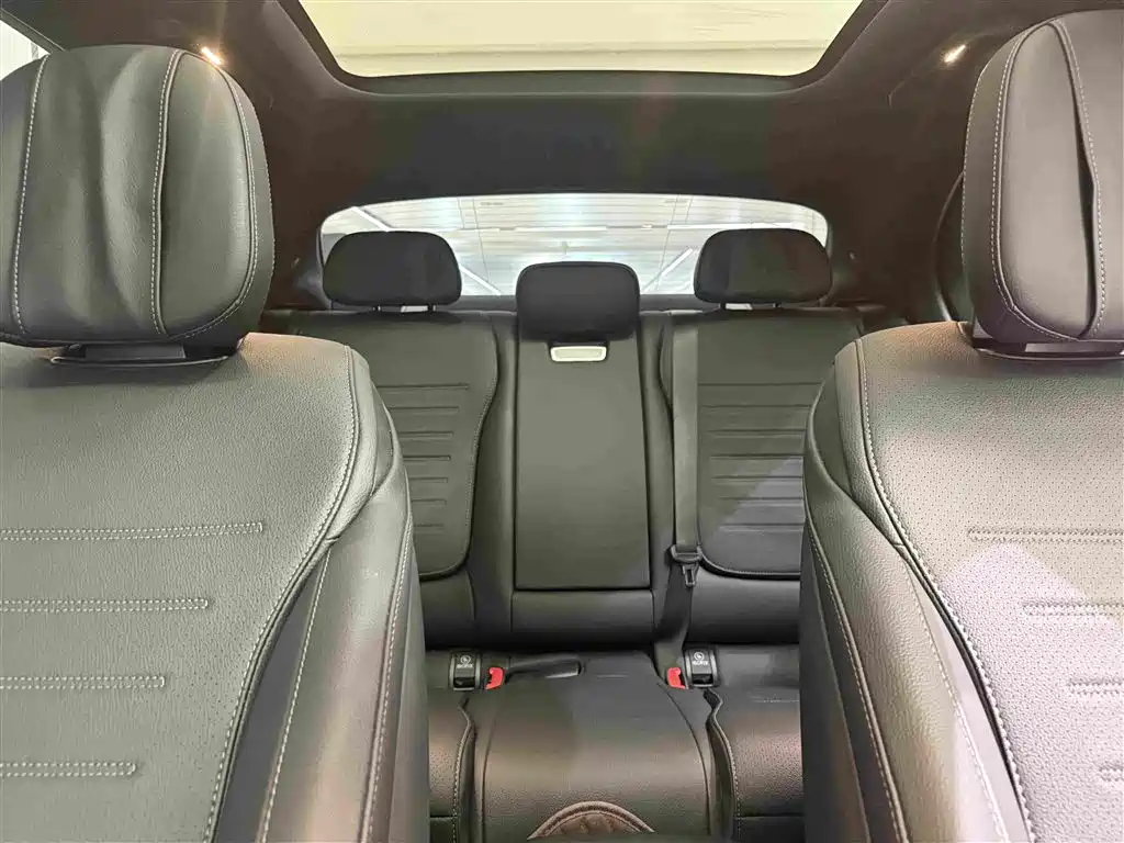 Mercedes-Benz C-Class 2025 — фото 14
