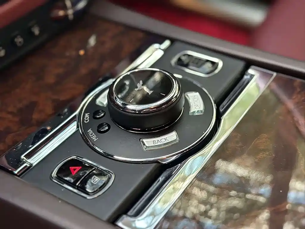 Rolls-Royce Ghost 2019 — фото 13