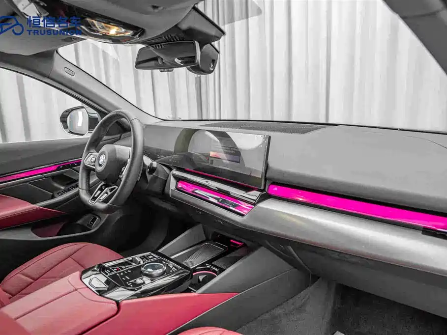 BMW 5 Series 2025 — фото 14