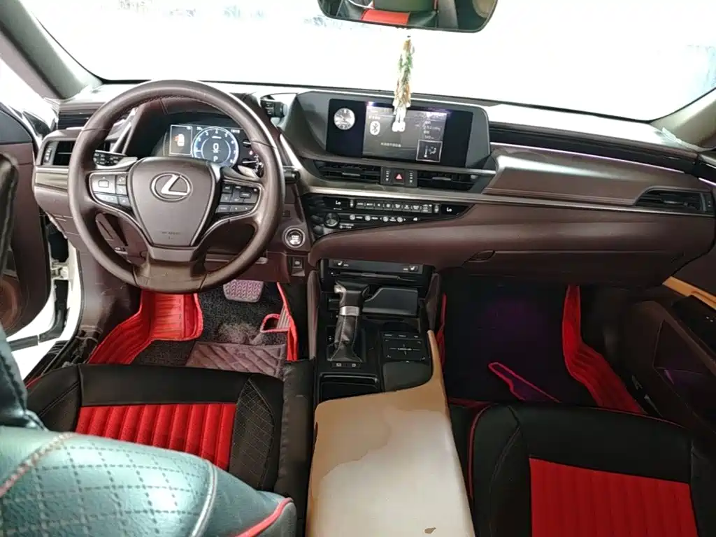 Lexus ES 2020 — фото 10