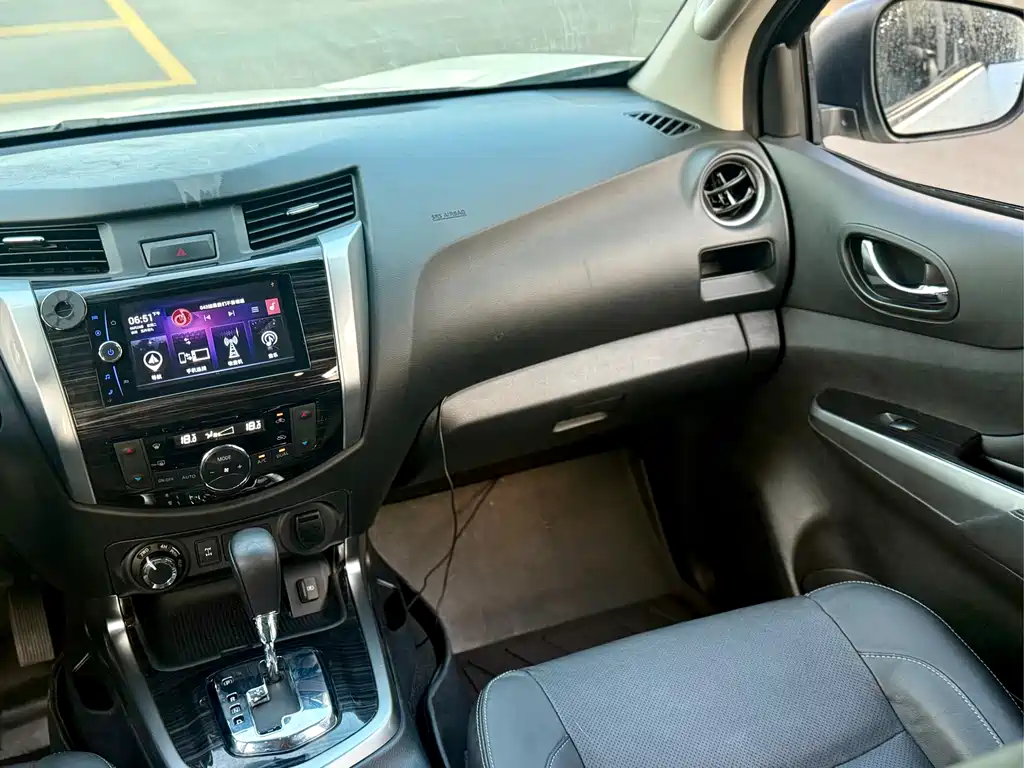 Nissan Terra 2018 — фото 16