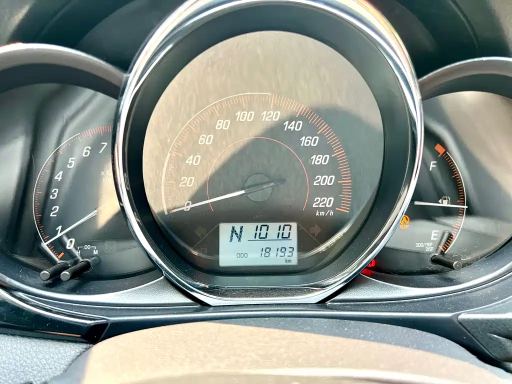 Toyota Yaris L 2021 — фото 11