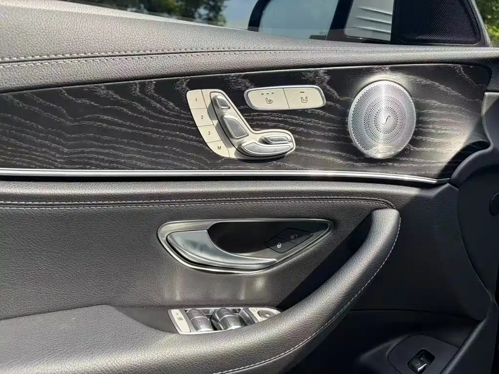Mercedes-Benz E-Class 2019 — фото 18
