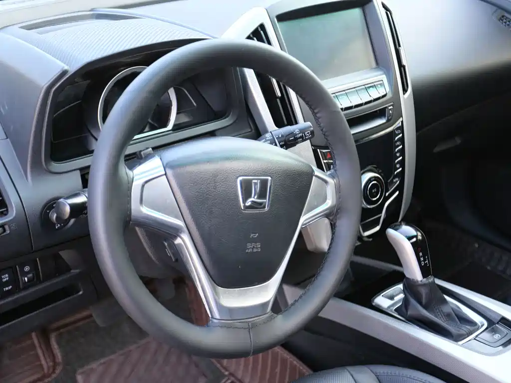 Luxgen You6 SUV 2017 — фото 11