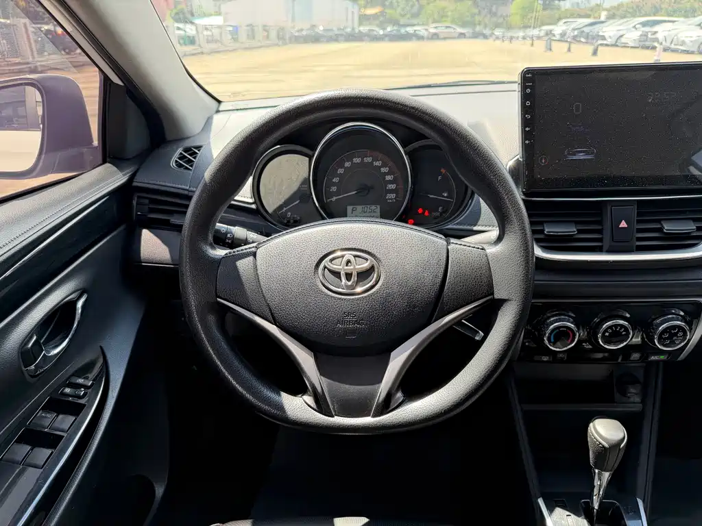 Toyota Yaris L 2020 — фото 10