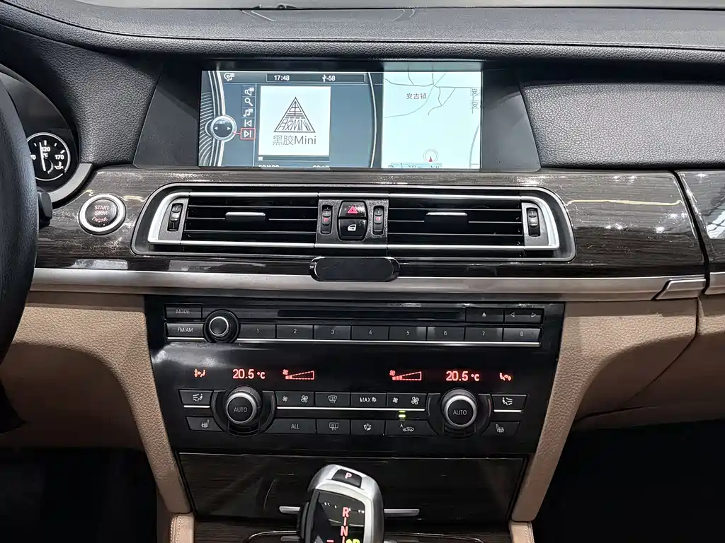 BMW 7 Series 2012 — фото 16