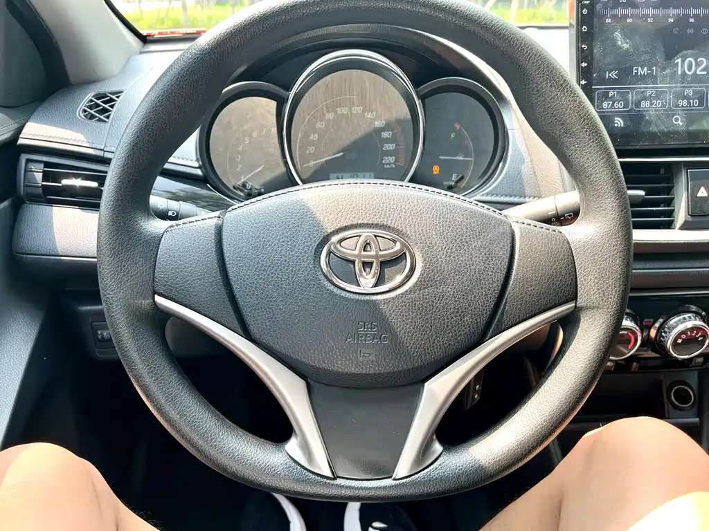 Toyota Yaris L 2021 — фото 10