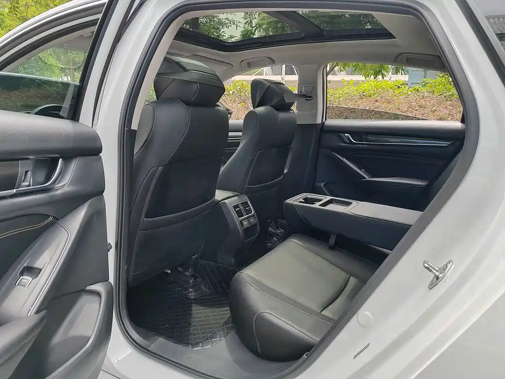 Honda Accord 2022 — фото 10