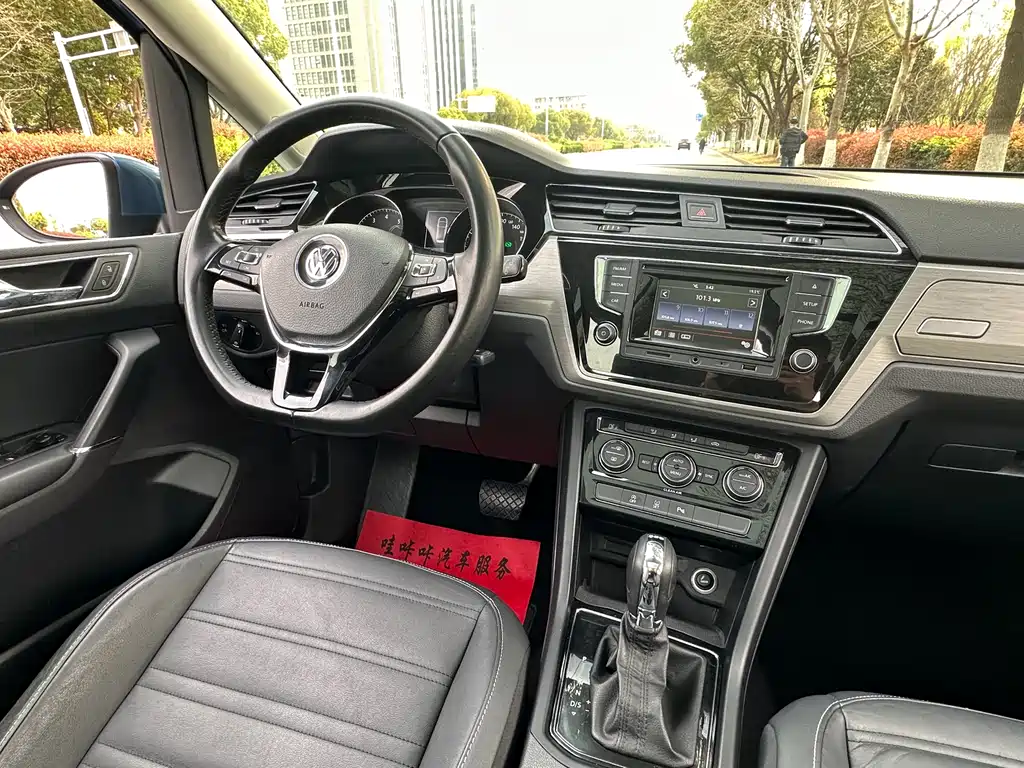 Volkswagen Touran 2016 — фото 14