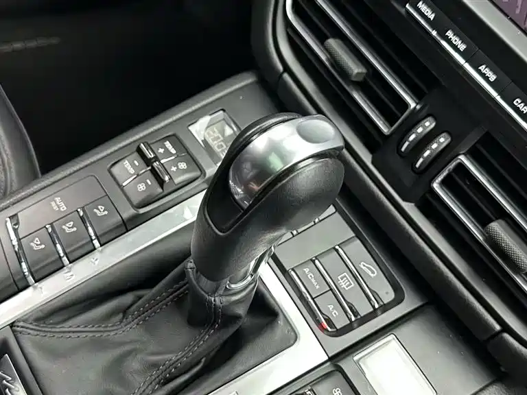 Porsche Macan 2021 — фото 12
