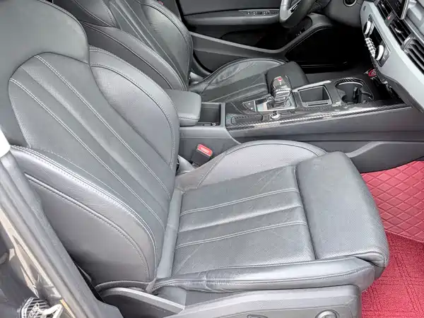 Audi A4L 2020