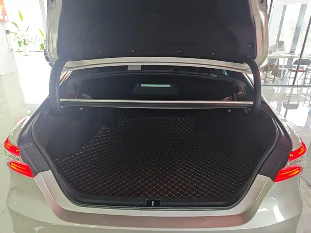 Toyota Camry 2022 — фото 19