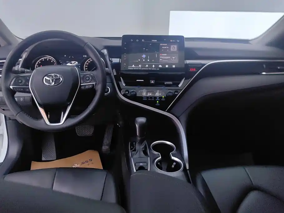 Toyota Camry 2024 — фото 12