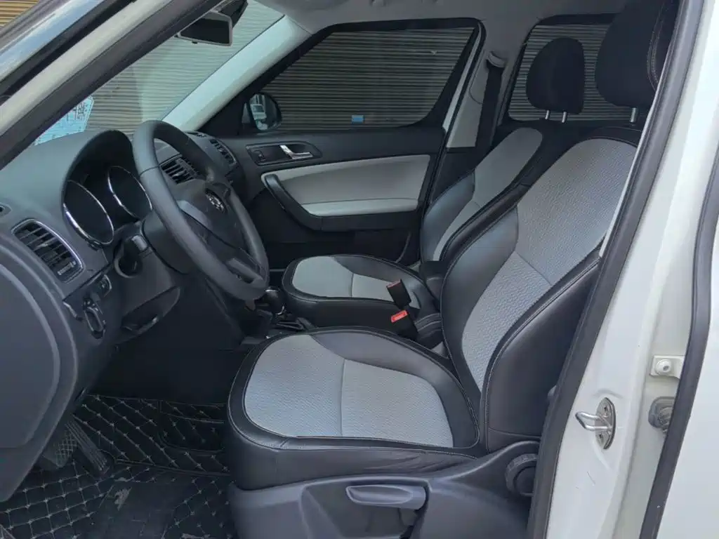 Skoda Yeti 2017 — фото 15