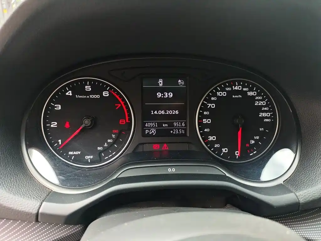 Audi Q2L 2023