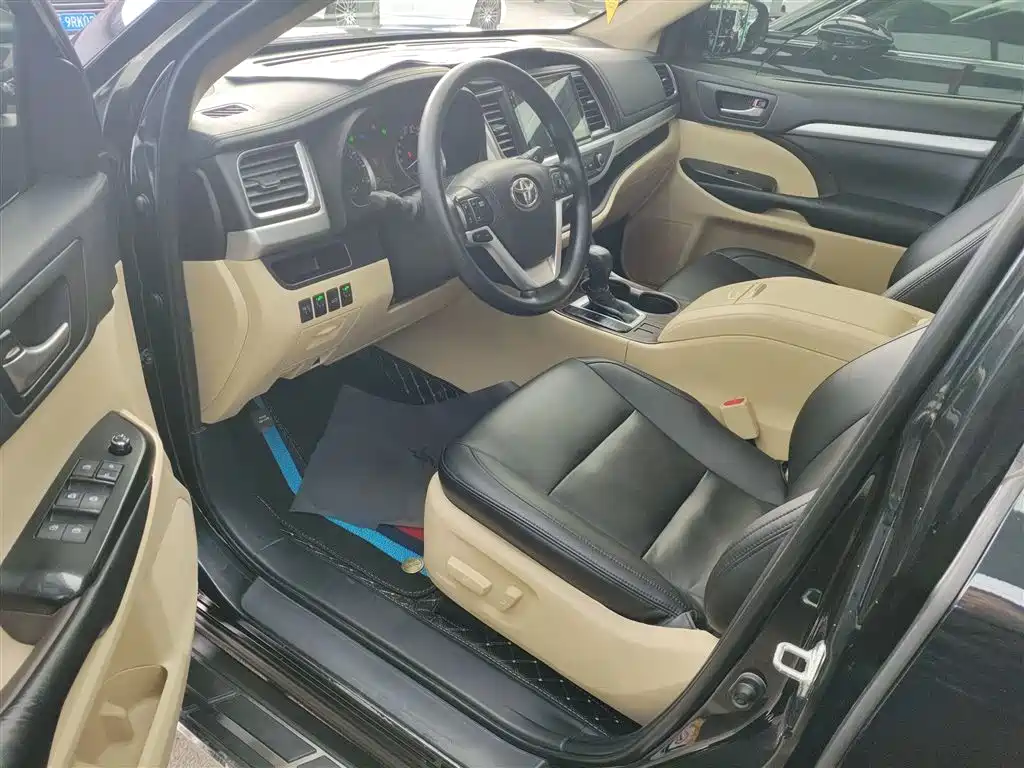 Toyota Highlander 2020 — фото 13