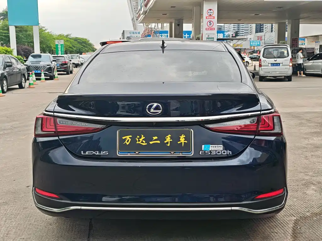Lexus ES 2019 — фото 5