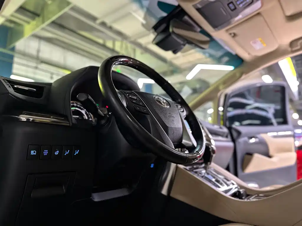 Toyota Vellfire 2021 — фото 11