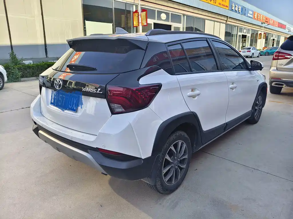 Toyota Yaris L 2022