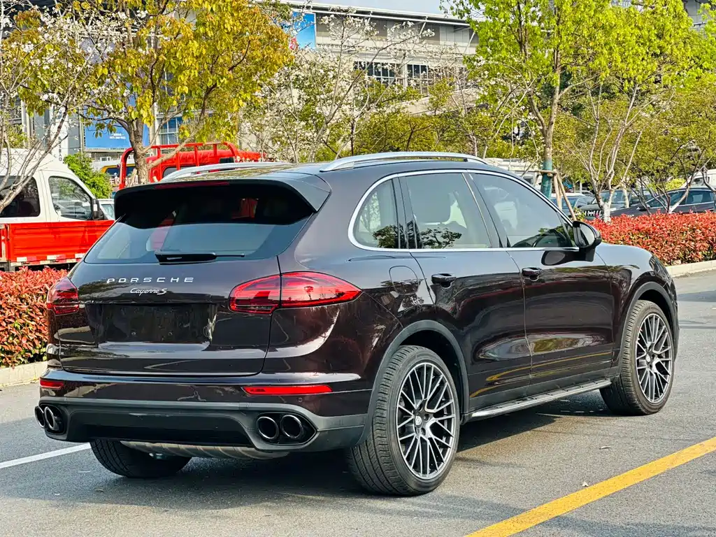Porsche Cayenne 2017 — фото 12