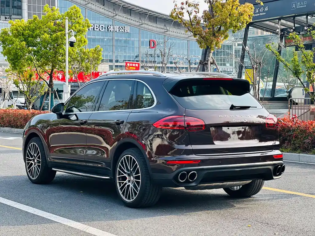 Porsche Cayenne 2017 — фото 15
