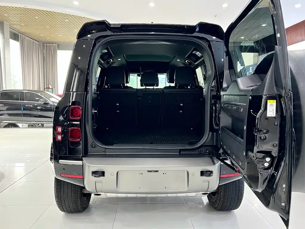 Land Rover Defender 2024 — фото 24
