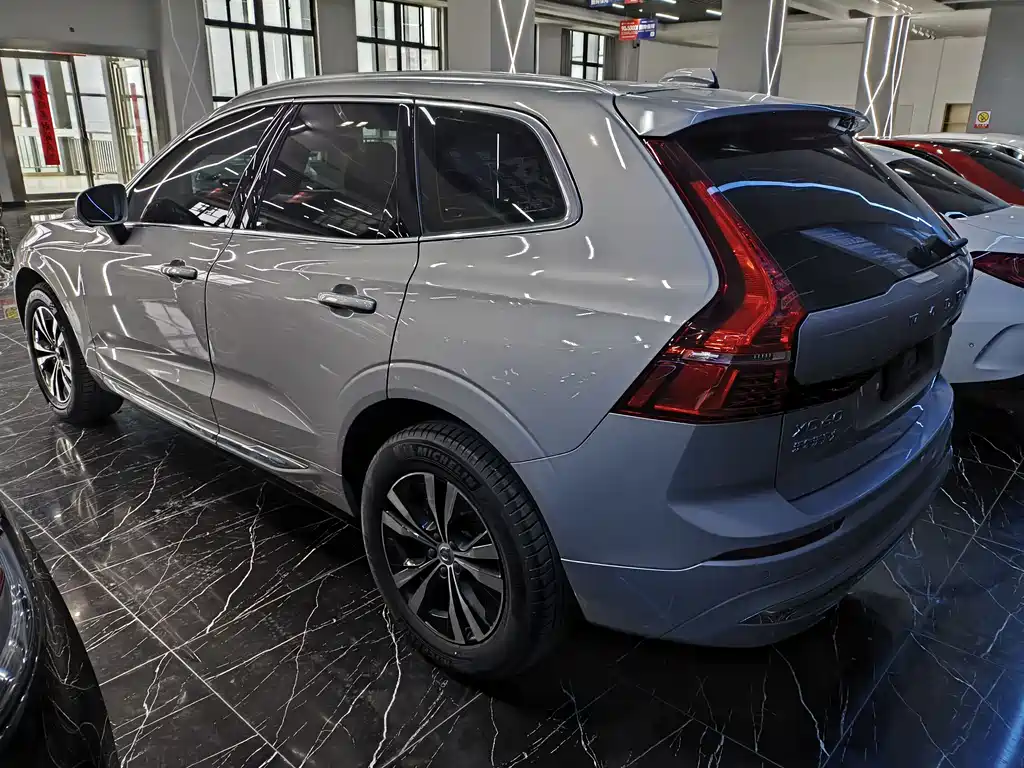 Volvo XC60 2022 — фото 5