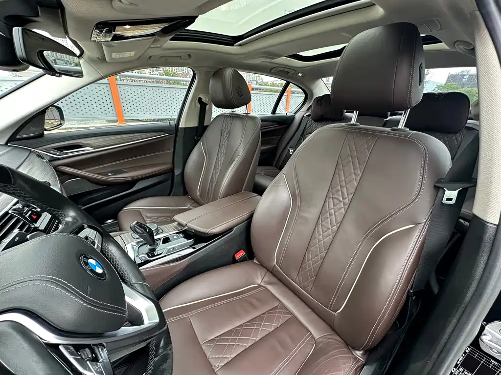 BMW 5 Series 2019 — фото 7