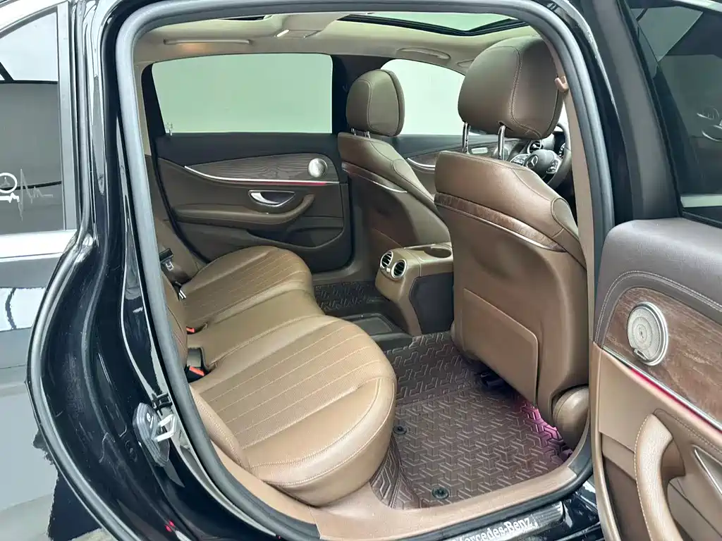 Mercedes-Benz E-Class 2020 — фото 16
