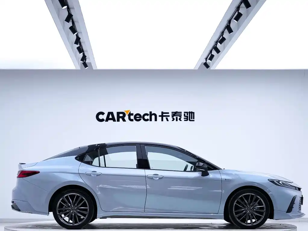 Toyota Camry 2024 — фото 3